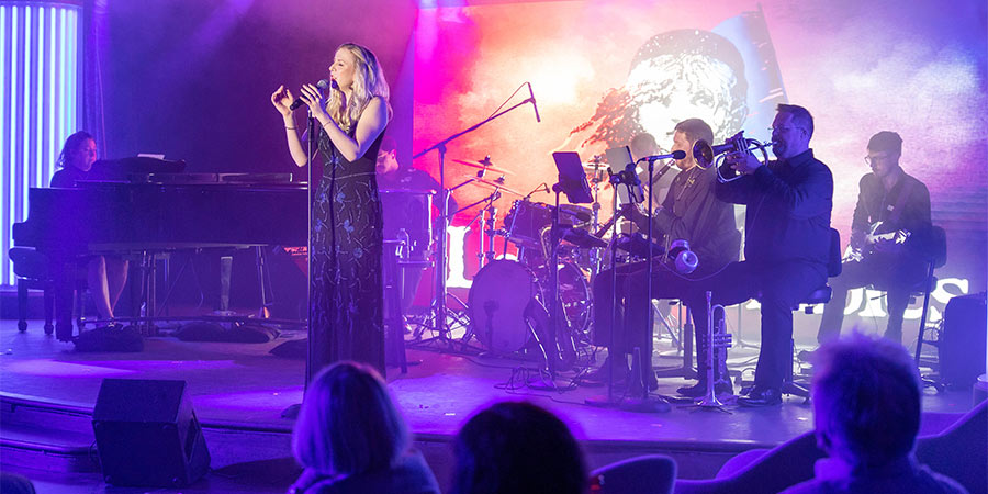 Entertainment, Bars & Lounges